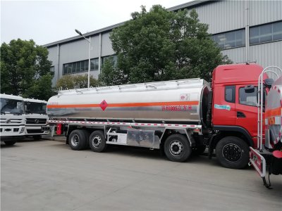 東風(fēng)特商前四后六30.5方鋁合金運油車